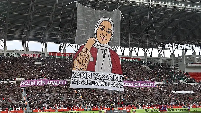 Amed Sportif'ten Rojin Kabaiş pankartı