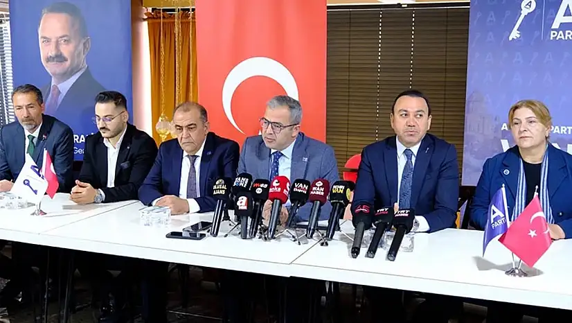 Anahtar Parti Genel Başkan Yardımcıları Van'da konuştu