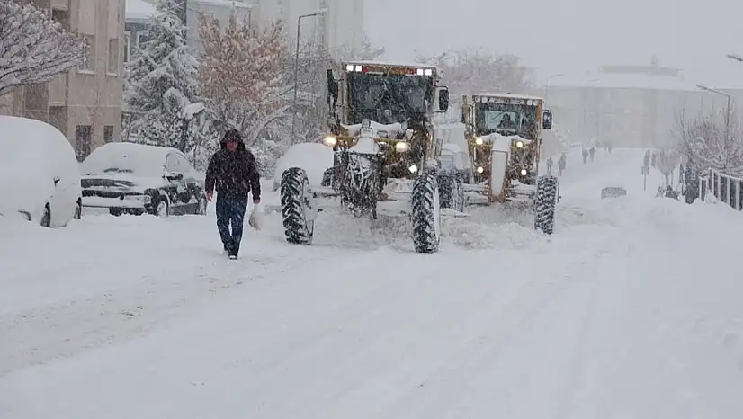 Van'da kar alarmı: Yoğun yağış ve çığ riski için 4 uyarı geldi