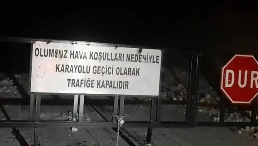 Van-Bahçesaray kara yolu kar ve tipi nedeniyle ulaşıma kapatıldı