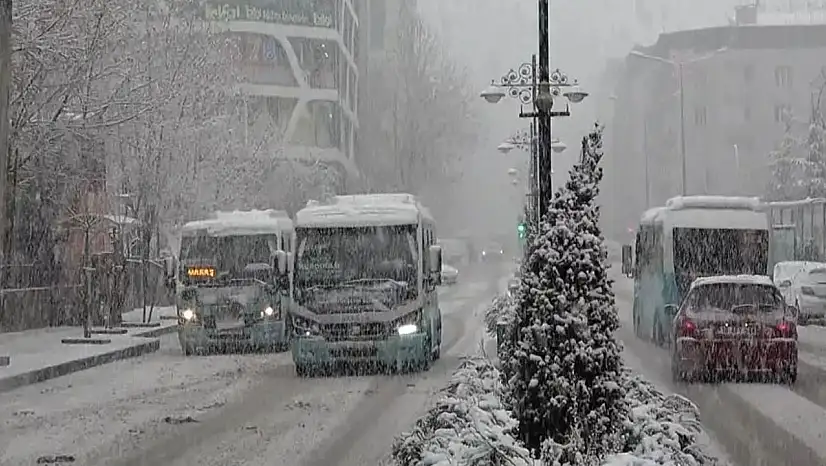 Van beyaza büründü! Kar yağışı devam edecek mi?