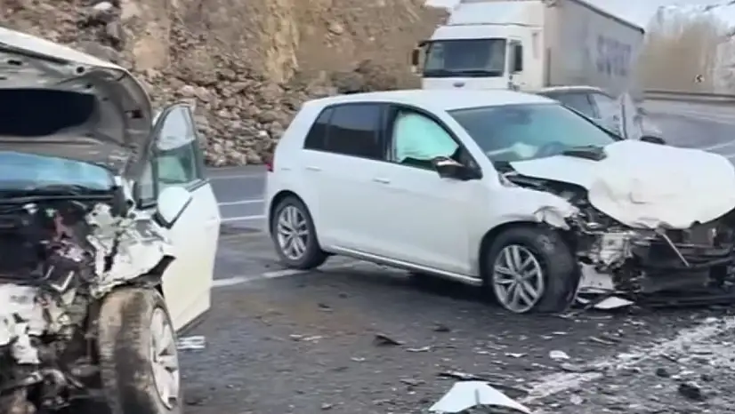 Van'da Feci Trafik Kazası: 2 Yaralı