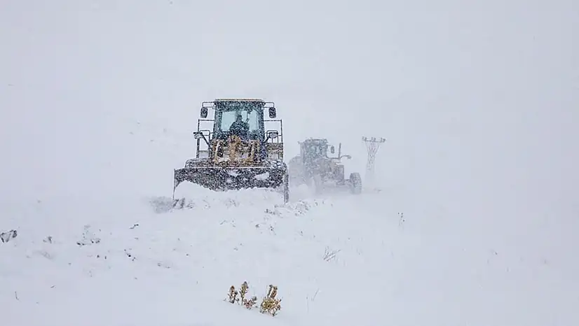 Van'da karla mücadele sürüyor: 625 olan kapalı yol sayısı 217'ye indi