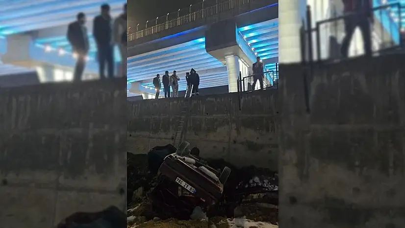 Van'da köprülü kavşakta trafik kazası