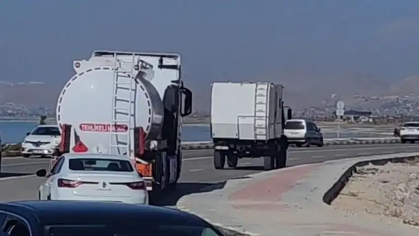 Van'da sahil yolu çökme tehlikesiyle karşı karşıya