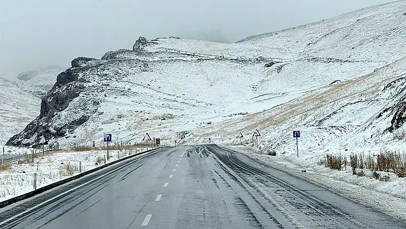 Van'ın ilçelerindeki yüksek kesimlere kar yağdı