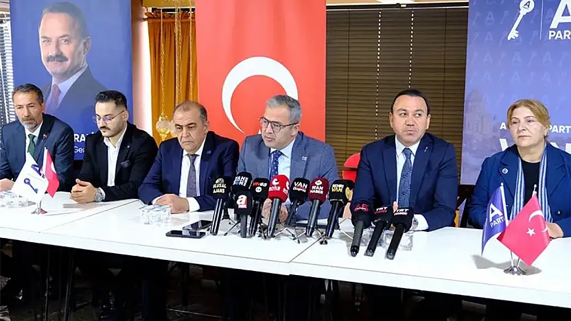 Anahtar Parti Genel Başkan Yardımcıları Van'da konuştu
