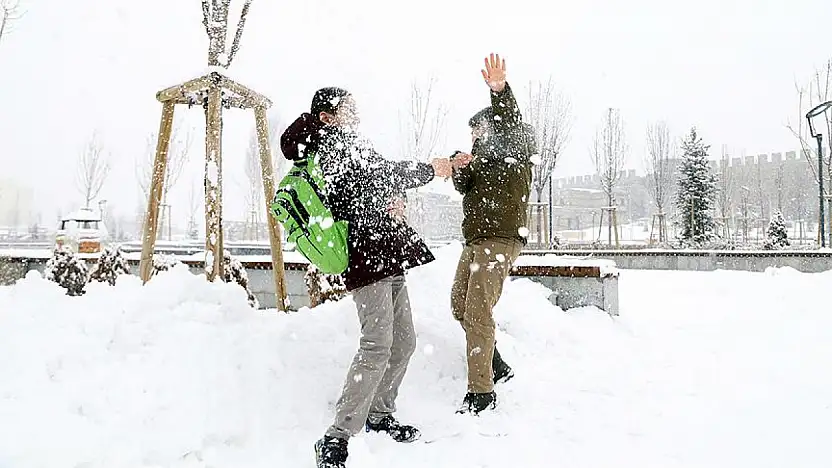 Çatak'ta kar tatili: Okullar bir günlüğüne tatil
