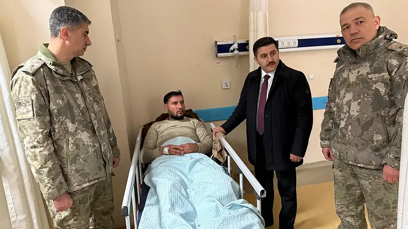 Hudut birliklerimiz donma tehlikesi geçiren İranlı askerleri kurtardı