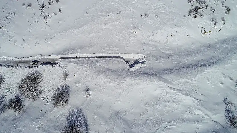 Van-Çatak kara yolu 4 gündür ulaşıma kapalı