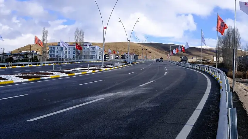 Van Çevre Yolu'nun 28 kilometresi trafiğe açıldı