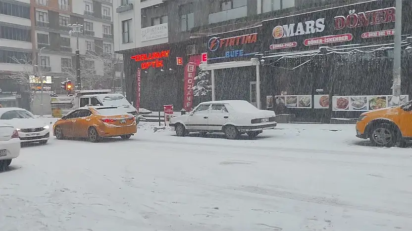 Van'da 296 yerleşim yeri ulaşıma kapandı