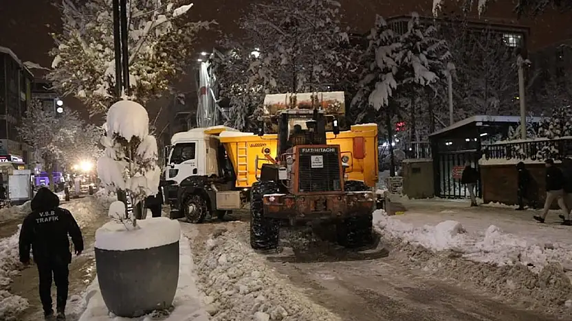 Van'da kar alarmı: 341 yerleşim yeri hala kapalı