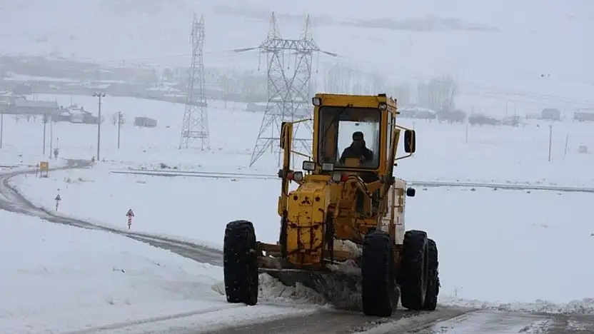 Van'da 76 yerleşim yerinin yolu kapalı