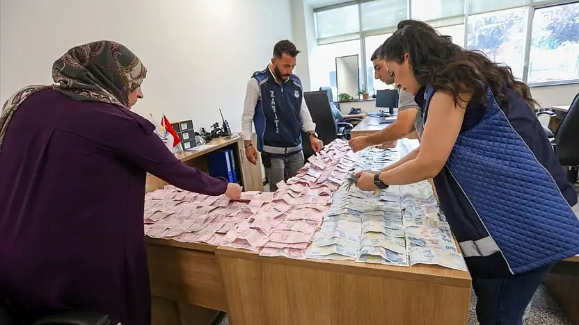 Van'da dilencinin üzerinden çıkan paralar şok etti