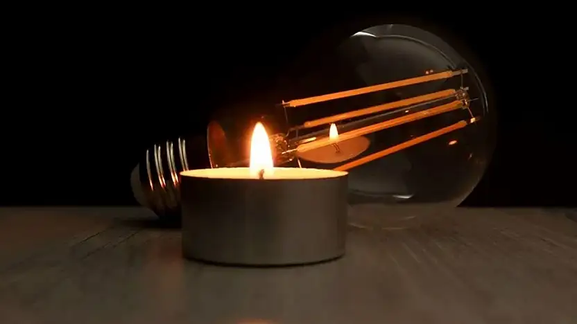 Van'da elektrik çilesi: Rüzgar kopardı, şehir dondu