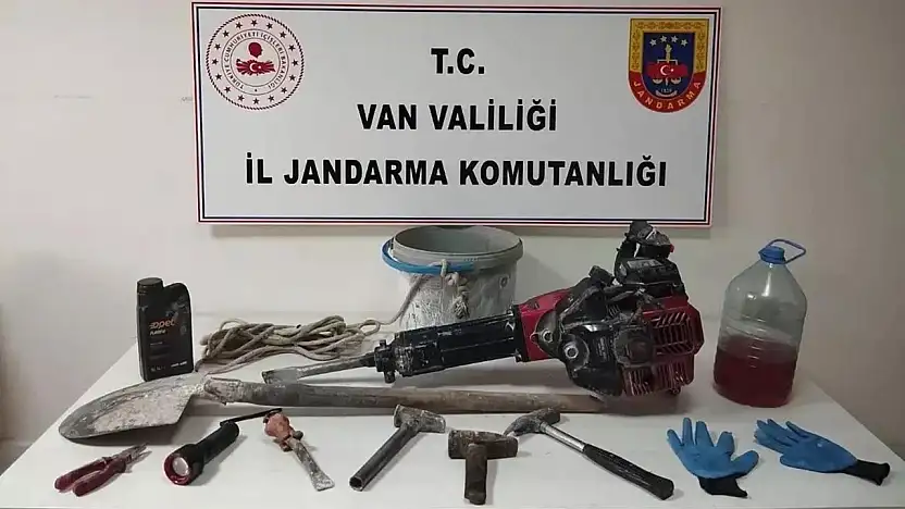 Van'da kaçak kazı operasyonu: 4 kişi gözaltına alındı
