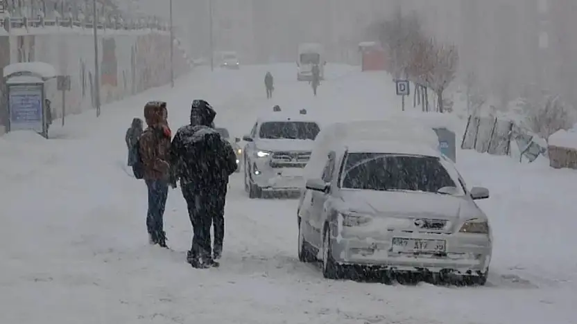 Van'da yılbaşı kabusu: -24 derece ve yoğun karla birlikte çığ tehlikesi!