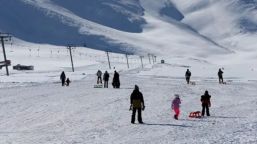 Van'daki Abalı Kayak Merkezi'nde kayak sezonu açıldı