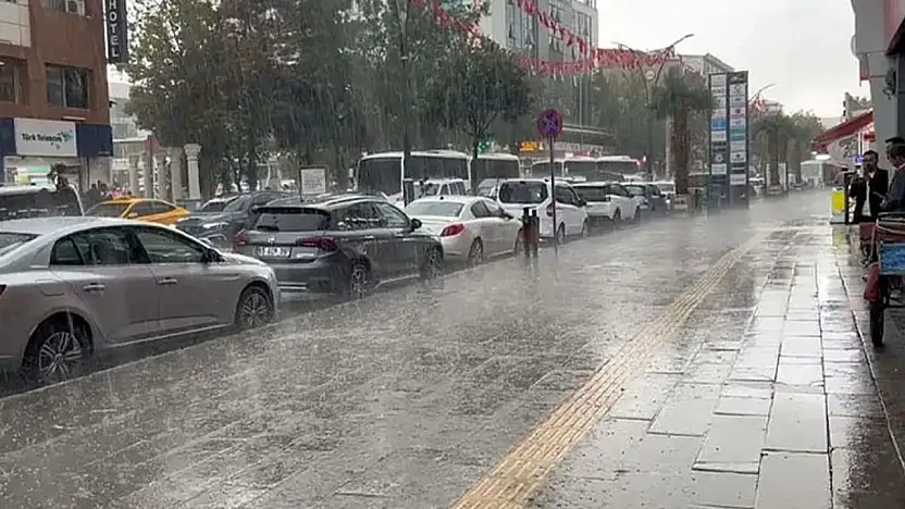 Van kar yerini yağmura bırakıyor!