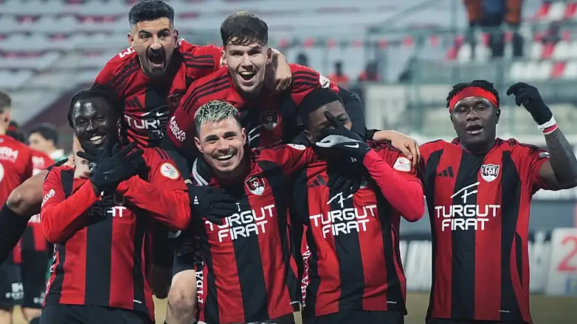 Zorlu zeminde Vanspor fırtınası: Iğdır FK'yı 3 golle geçti