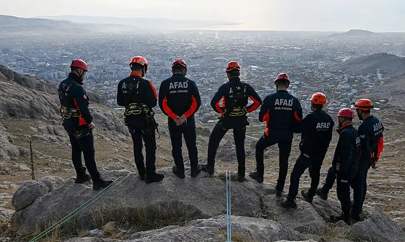 AFAD ekipleri Van'da zorlu eğitimlerle göreve hazırlanıyor