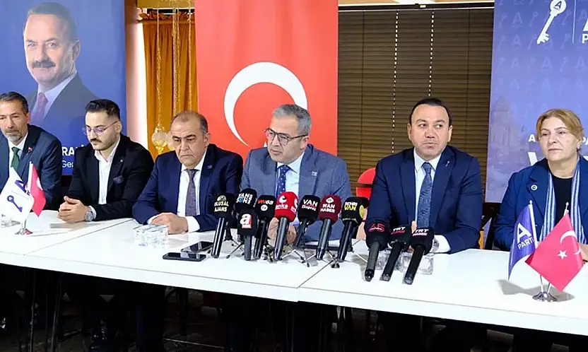 Anahtar Parti Genel Başkan Yardımcıları Van'da konuştu