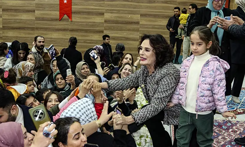 Hülya Koçyiğit'ten Vanlılara 'aile' mesajı