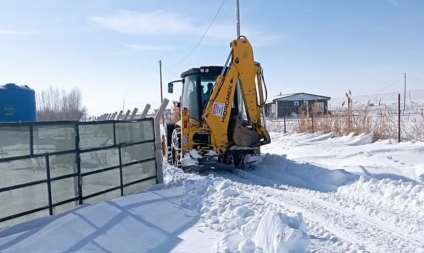 Tuşba Belediyesi'nin kar küreme çalışmaları takdir topladı