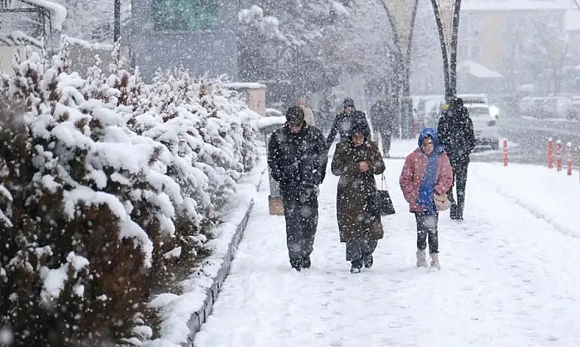 Van'a sarı kodlu uyarı: Yoğun kar yağışı ve dondurucu soğuklar geliyor