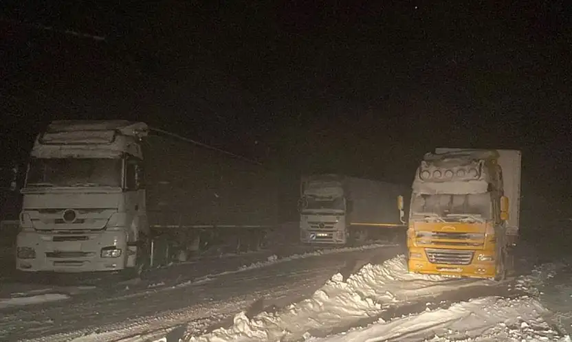 Van- Ağrı karayolu trafiğe kapatıldı