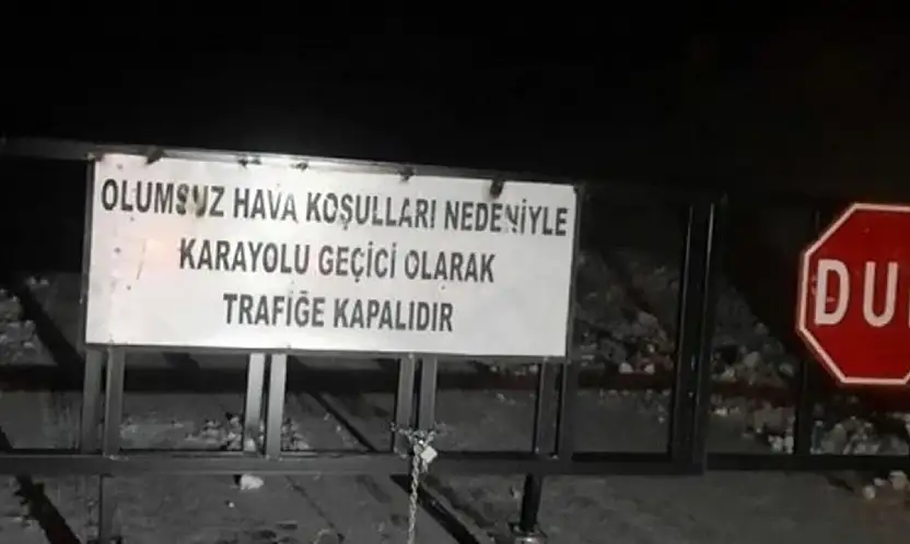 Van-Bahçesaray kara yolu kar ve tipi nedeniyle ulaşıma kapatıldı
