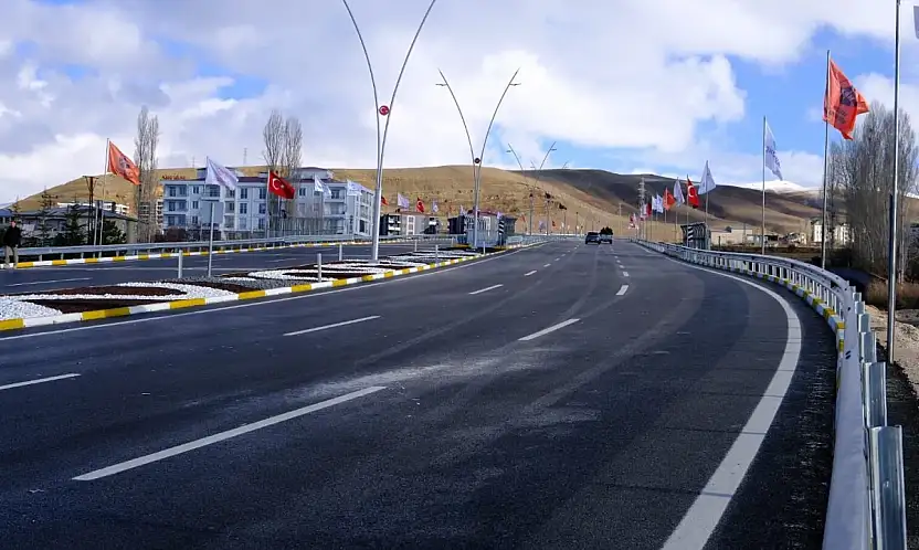 Van Çevre Yolu'nun 28 kilometresi trafiğe açıldı