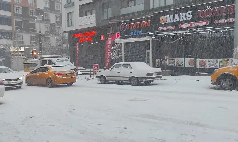 Van'da 296 yerleşim yeri ulaşıma kapandı