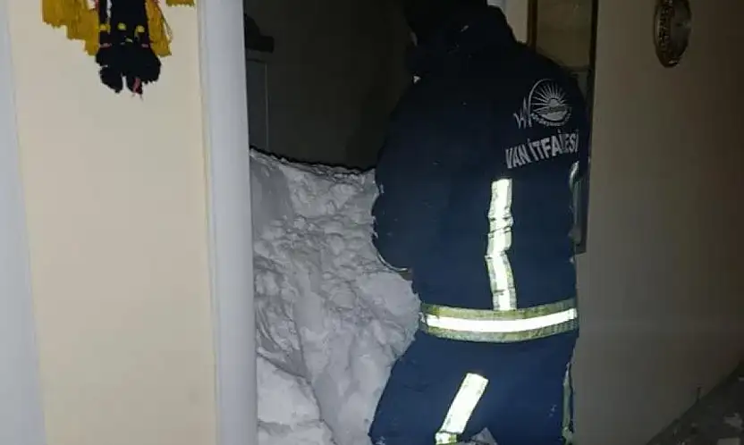 Van'da çığ düştü: 1 kişi kayıp, 22 ev boşaltıldı