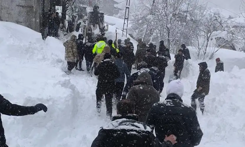 Van'da çığ felaketi: Gülnaz Bitik ekiplerce kurtarıldı