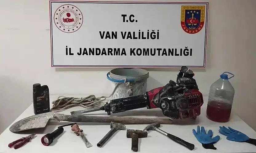Van'da kaçak kazı operasyonu: 4 kişi gözaltına alındı