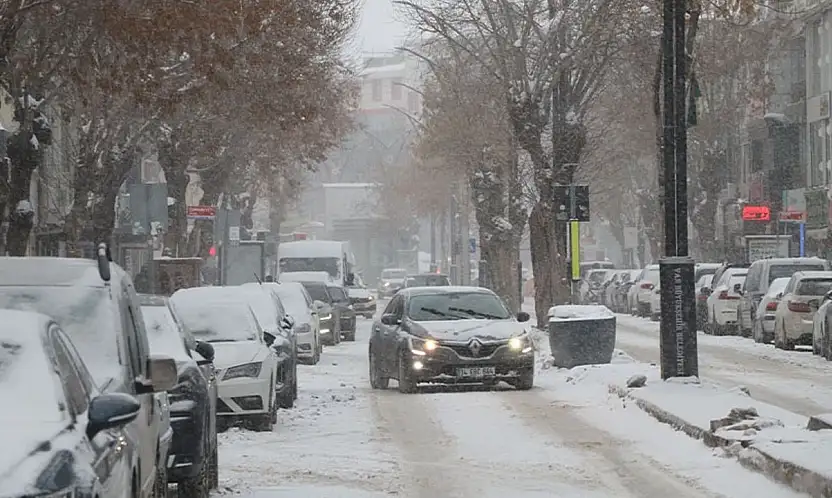 Van'da kar yağışı akşama kadar sürecek!