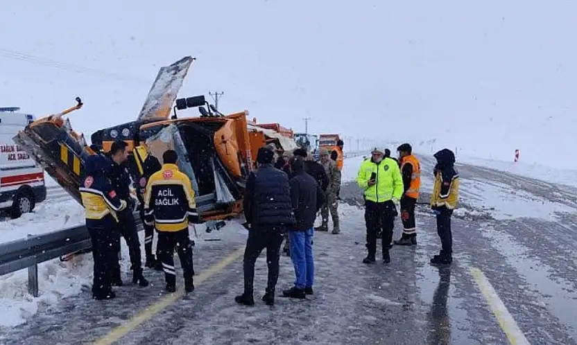 Van'da Karayollarına ait iş makinesi kaza yaptı! 2 kişi hayatını kaybetti