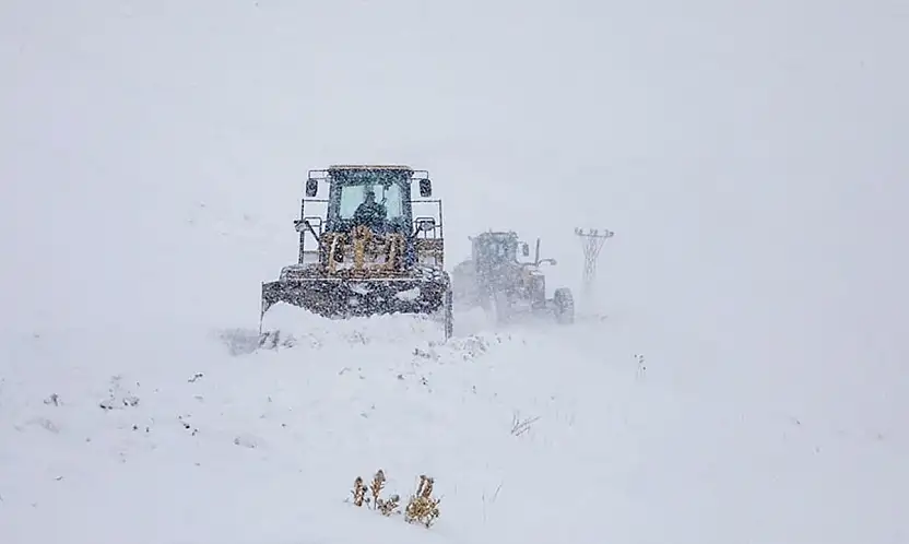 Van'da karla mücadele sürüyor: 625 olan kapalı yol sayısı 217'ye indi