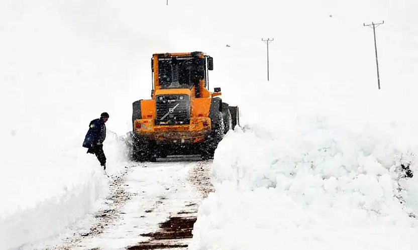 Van'da kış çilesi: 77 mahalle yolu kapandı