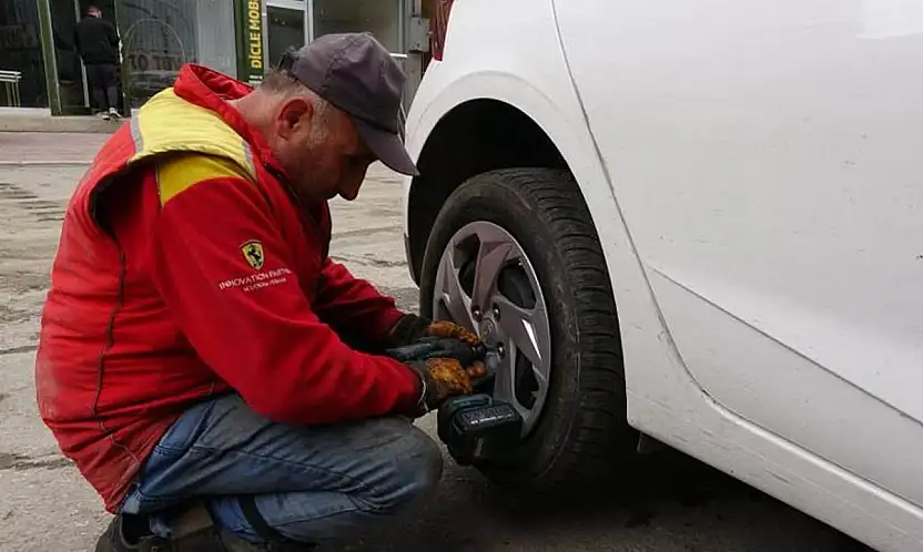 Van'da kış lastiği uygulaması başladı: Lastikçilerde yoğunluk arttı
