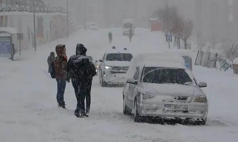 Van'da yılbaşı kabusu: -24 derece ve yoğun karla birlikte çığ tehlikesi!