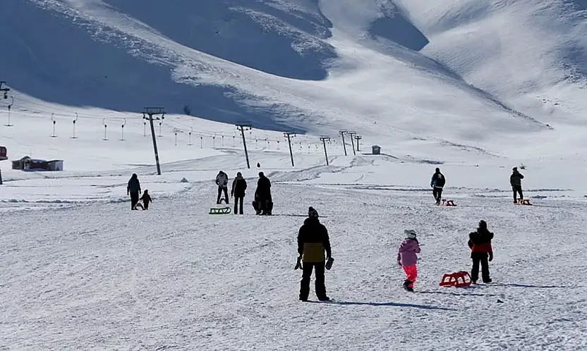 Van'daki Abalı Kayak Merkezi'nde kayak sezonu açıldı