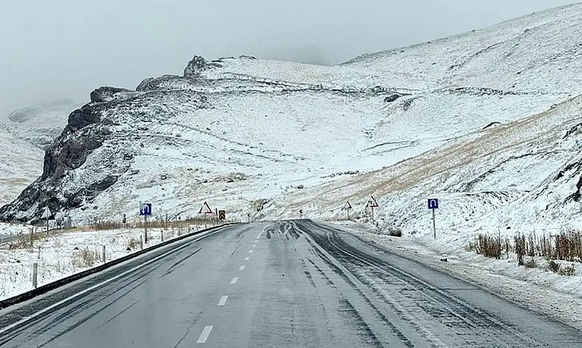 Van'ın ilçelerindeki yüksek kesimlere kar yağdı