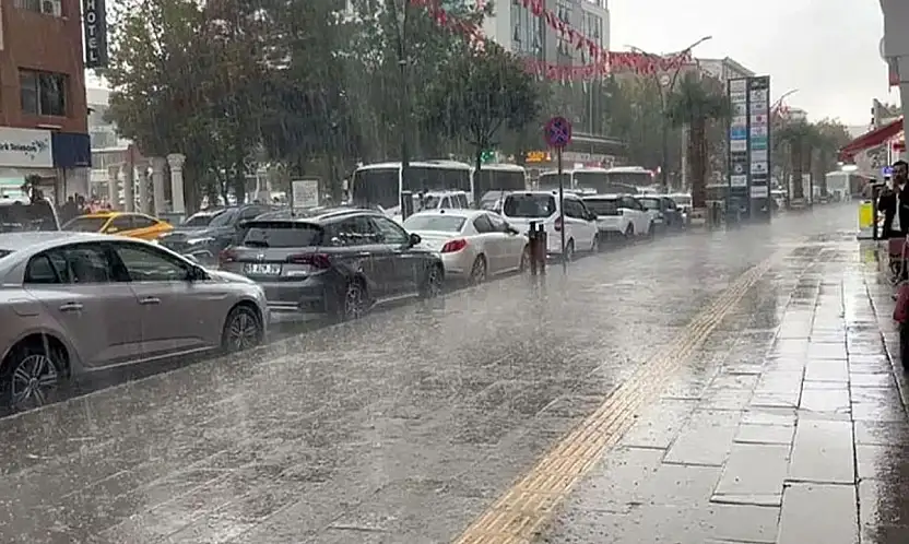 Van kar yerini yağmura bırakıyor!