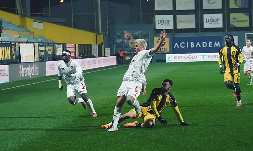 Vanspor'da tecrübeli futbolcu ile yollar ayrıldı