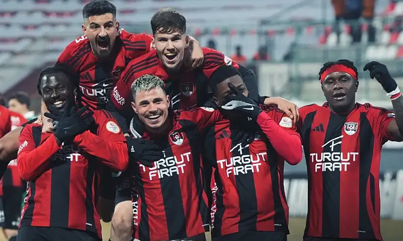 Zorlu zeminde Vanspor fırtınası: Iğdır FK'yı 3 golle geçti