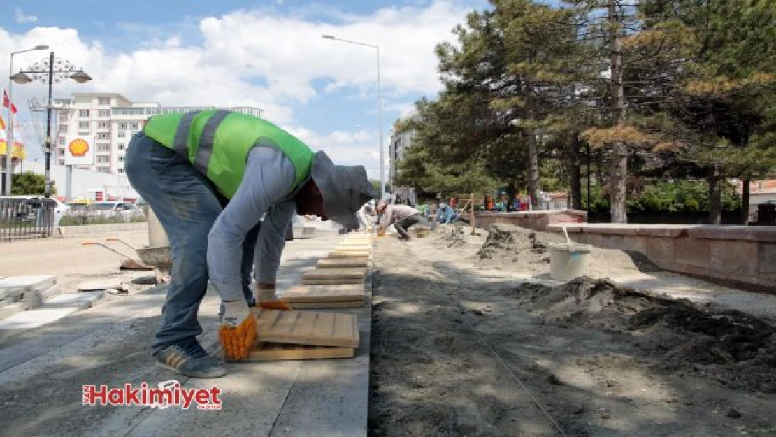 Van Büyükşehir Belediyesinden cadde yenileme çalışması