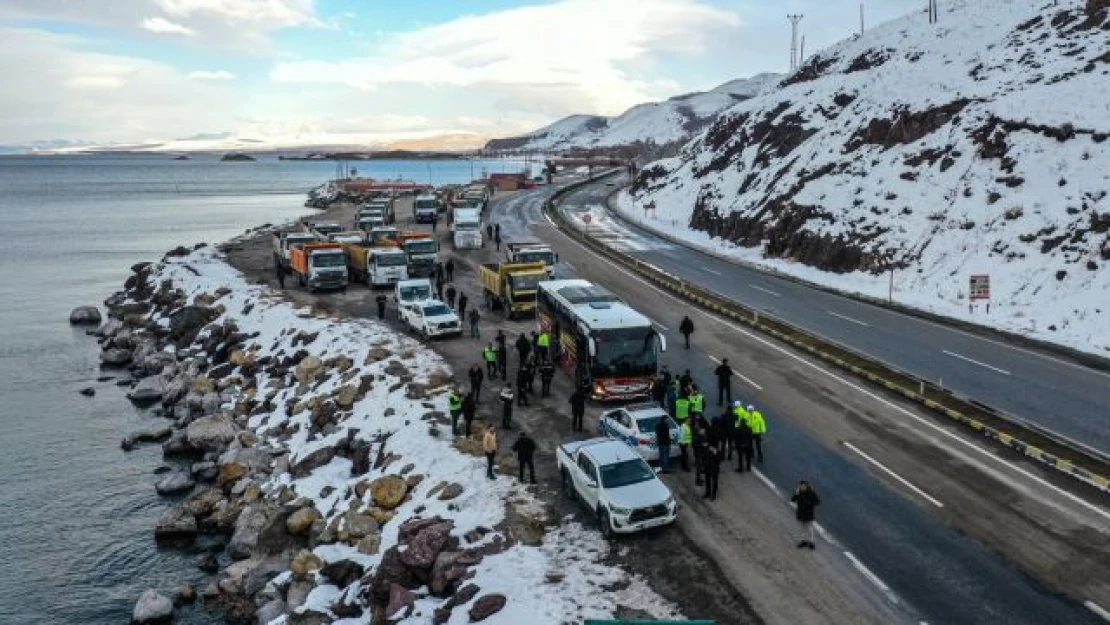 Van Büyükşehir Belediyesi depremzedeler için seferber oldu